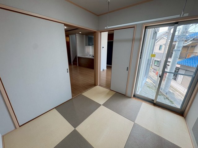 垂水区山手８丁目　中古戸建ての和室|明るい和室です