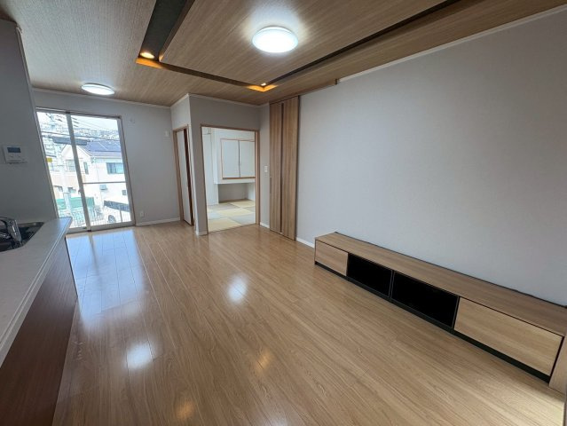 垂水区山手８丁目　中古戸建ての居間・リビング|ゆったりとしたリビングです