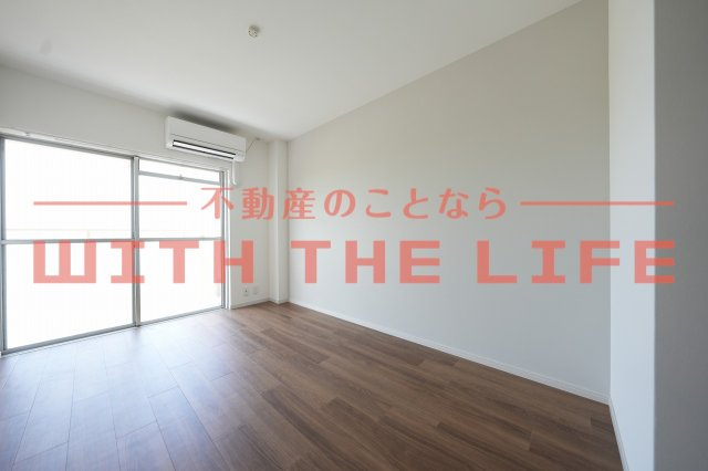 第22上野ビル【キャッシュバック対象物件】の居間・リビング|こちらのリビングで趣味の時間をお楽しみください