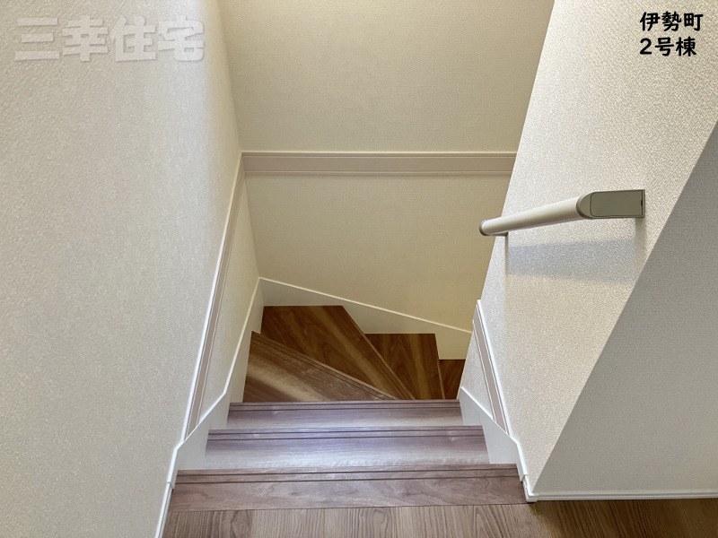 碧南市伊勢町の設備|階段やトイレには手すりがあります。転落の防止や体への負担を軽減します♪