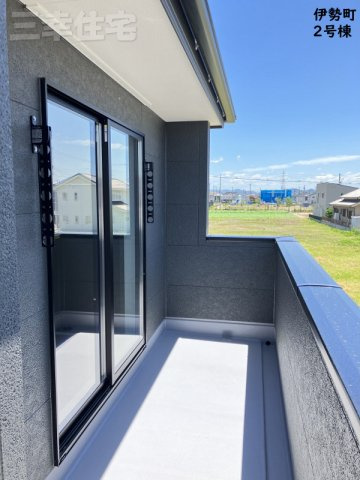 碧南市伊勢町のバルコニー|2部屋に面したワイドバルコニー。物干し設備あります！