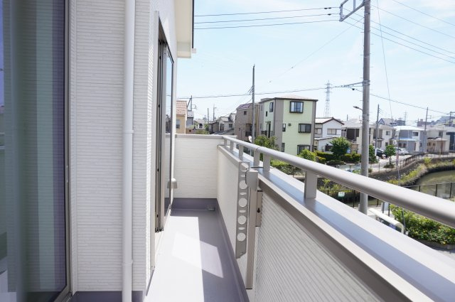 草加市谷塚仲町 新築分譲住宅 全6棟 F号棟のバルコニー
