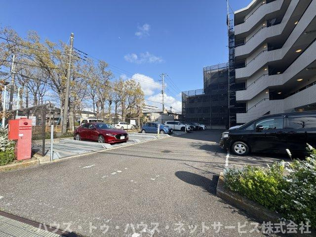 カーサグラン松戸 の駐車場