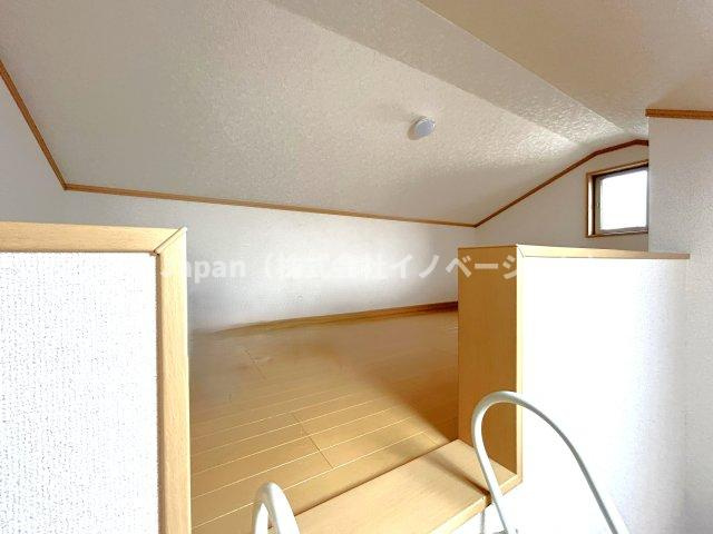 川口市朝日の邸宅のその他|～新生活スタイル～
限られたスペースを最大限に活かす。ワークスペース、クローゼットルーム、またはお子様の秘密基地にもなる、可能性広がるロフトです。