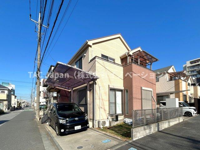 川口市朝日の邸宅の外観|すべてのお部屋に朝日が差し込むプランニングになっています。
また、バルコニーには一日中、日が降り注ぎますのでお洗濯もたくさん干せそうです。