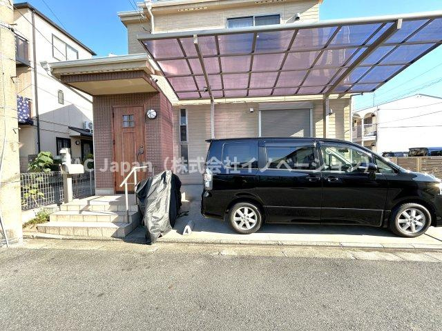 川口市朝日の邸宅の駐車場