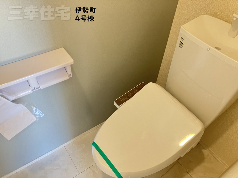 碧南市伊勢町のトイレ|1階2階ともシャワートイレです