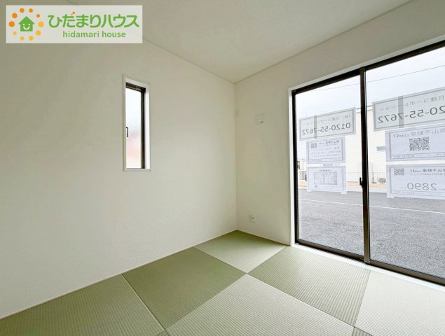 郡山市富田町第20　新築戸建　1号棟の和室|扉を閉じれば来客用のお部屋として。開いて広い空間を作れば、お子様の遊び部屋として使えます！
