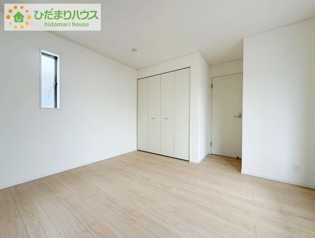 郡山市富田町第20　新築戸建　1号棟の寝室|バルコニーに面していて、たっぷり光りの入る明るい主寝室です！