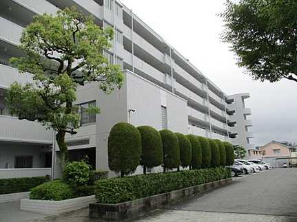 サーパス楽々園の外観