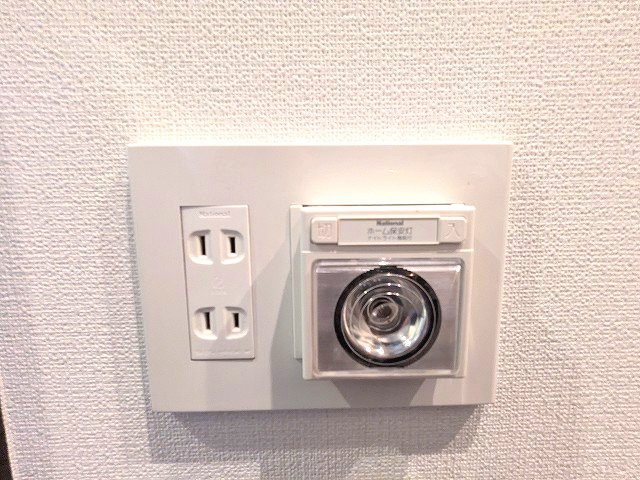 RESIDIA日本橋馬喰町Ⅲの設備|玄関に取り外し可能な非常灯