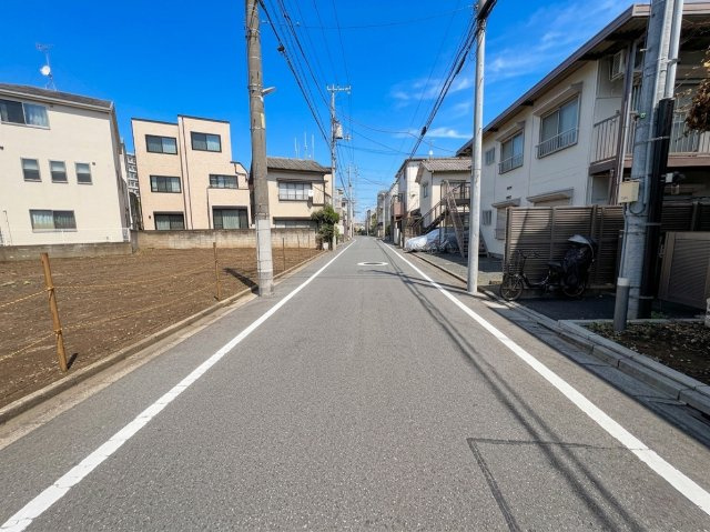 練馬区豊玉北4丁目 全3区画 2号地の前面道路含む現地写真|伸びやかな南東側に面する約6ｍ公道に面してます
全3区画の売地
建築条件ございません、お好きなプランで建築できます