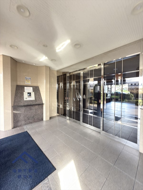 コアマンション春日ネクステージのエントランス