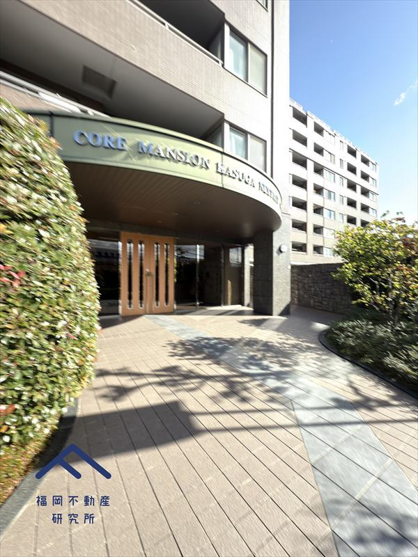 コアマンション春日ネクステージのエントランス