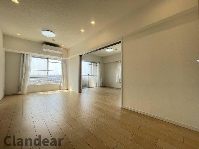 グリーンパーク第一八潮の居間・リビング|ドキドキの新生活も、安心してスタート。ぴったりの住まいを見つけませんか？クランディアが一緒に住まい選びをサポートします‼　まずは、お気軽にお問合せください　＃クランディア