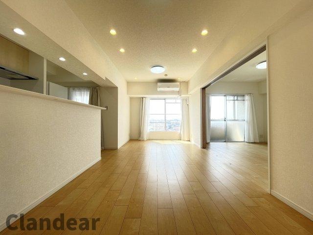 グリーンパーク第一八潮の居間・リビング|ドキドキの新生活も、安心してスタート。ぴったりの住まいを見つけませんか？クランディアが一緒に住まい選びをサポートします‼　まずは、お気軽にお問合せください　＃クランディア