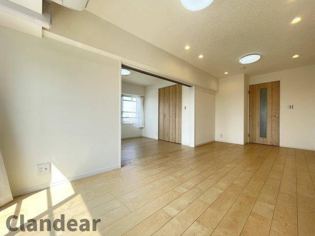 グリーンパーク第一八潮の居間・リビング|ドキドキの新生活も、安心してスタート。ぴったりの住まいを見つけませんか？クランディアが一緒に住まい選びをサポートします‼　まずは、お気軽にお問合せください　＃クランディア