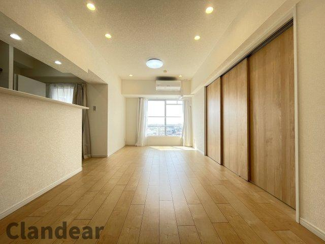 グリーンパーク第一八潮の居間・リビング|ドキドキの新生活も、安心してスタート。ぴったりの住まいを見つけませんか？クランディアが一緒に住まい選びをサポートします‼　まずは、お気軽にお問合せください　＃クランディア