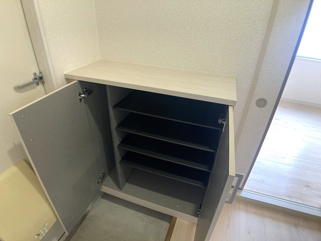 サザン五葉A棟の玄関|玄関にはシューズボックスを完備してます