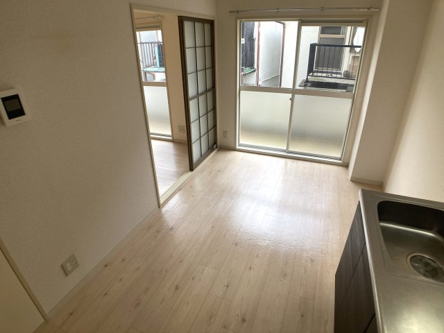 サザン五葉A棟の居間・リビング|リフォーム済みの綺麗なダイニング