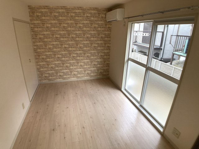 サザン五葉A棟の洋室|お洒落なアクセントクロスの洋室