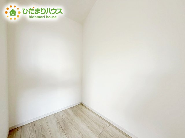 【収納】 | 水戸市堀町2期　新築戸建 | 衣類だけでなく、キャリーバッグや衣類ボックスの収納も容易となる大型サイズで設計されたウォークインクローゼット。