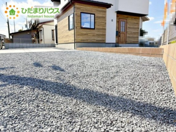 【駐車場】 | 水戸市堀町2期　新築戸建 | 整備された駐車場で、マイカーを気兼ねなく洗車できますね