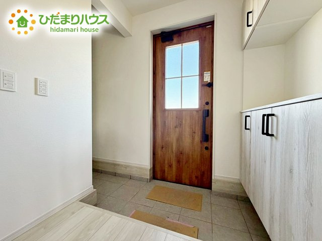 【玄関】 | 水戸市堀町2期　新築戸建 | シューズボックスは、家族全員の靴が入るため、散らかりがちな玄関もスッキリ片付きますね。