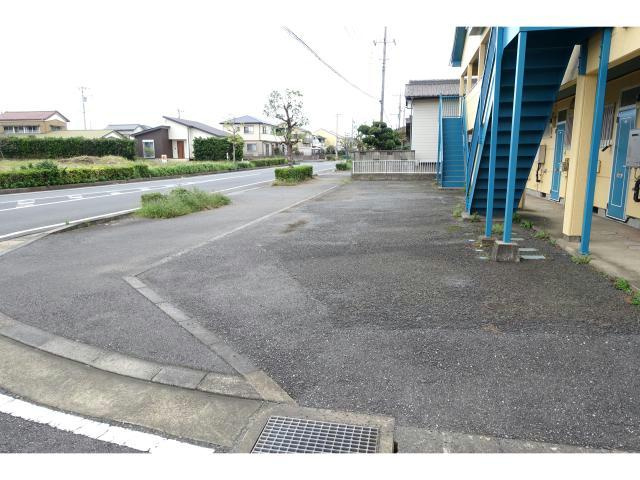 アポロンの駐車場