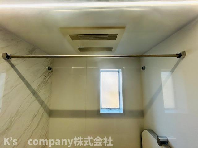 茅ヶ崎市中海岸4丁目　エミネンス茅ヶ崎3号棟の内装|窓の換気や部屋干しなどに活躍いただけます◇