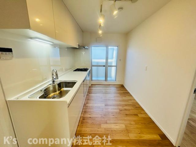 茅ヶ崎市中海岸4丁目　エミネンス茅ヶ崎3号棟のキッチン|ダウンライト付きキッチンスペース◇◇
