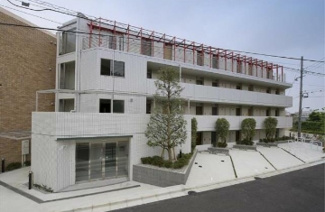 【外観】 | 鉄筋コンクリート造のがっちりとした建物。