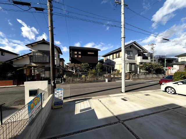 名古屋市緑区鏡田の中古一戸建の前面道路含む現地写真