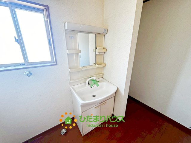 加須市花崎4丁目　中古一戸建ての独立洗面台
