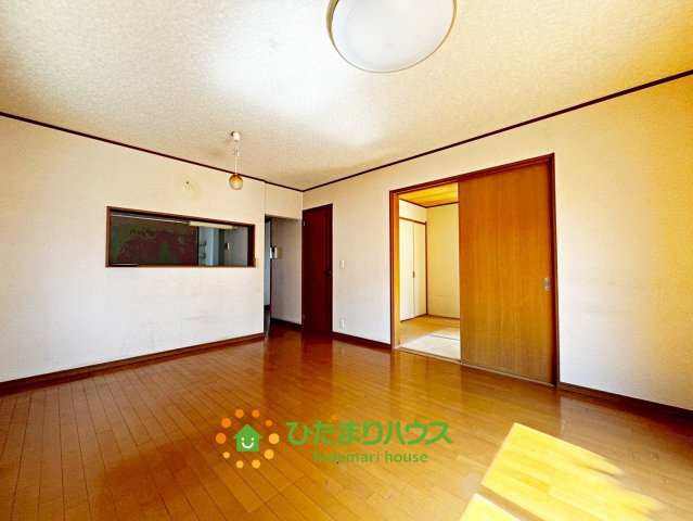 加須市花崎4丁目　中古一戸建ての居間・リビング