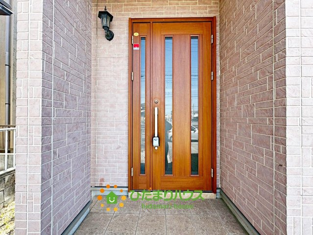 加須市花崎4丁目　中古一戸建ての玄関