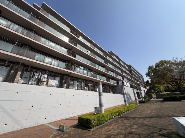 東京ドームの1/5の敷地面積！99世帯あるワケですから、1世帯当たり単純にドーム約1/513の敷地を持つ！これが浜スタだったら…な、【レックス横浜上大岡】リフォーム