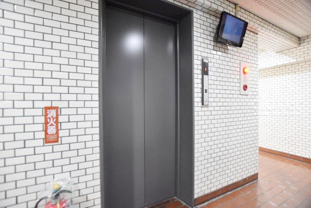 【設備】 | ライオンズマンション尾久第2 | 無いと困ってしまう設備の筆頭がエレベーター。定期的なメンテナンスが必要な大型機械です。よく整備されていることをご確認ください。～即日のご見学可能～　お問合せはお気軽にどうぞ。
