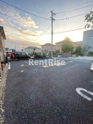 DYNASTY古知野の駐車場
