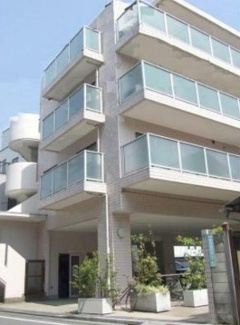 【外観】 | 鉄筋コンクリート造のがっちりとした建物。
