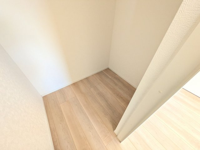 土浦市小松　第７　新築戸建て　１号棟の収納|同仕様　大容量のクローゼットを完備。衣類から季節家電までスッキリ片付き、空間を有効活用できます。