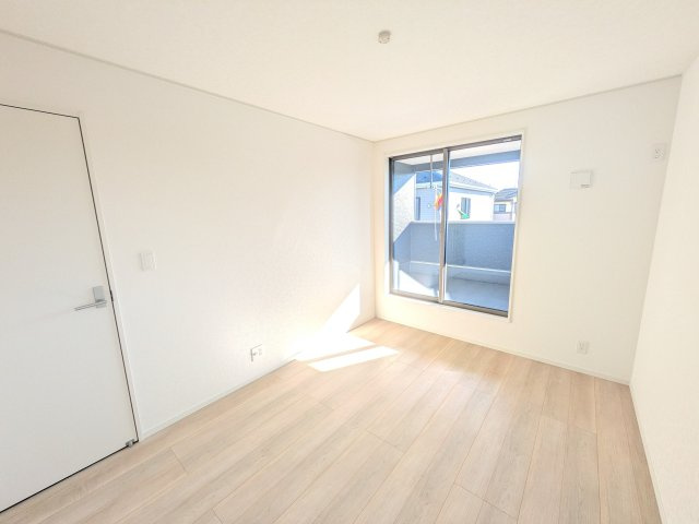 土浦市小松　第７　新築戸建て　１号棟の洋室|同仕様　陽当たりの良い明るい洋室です♪