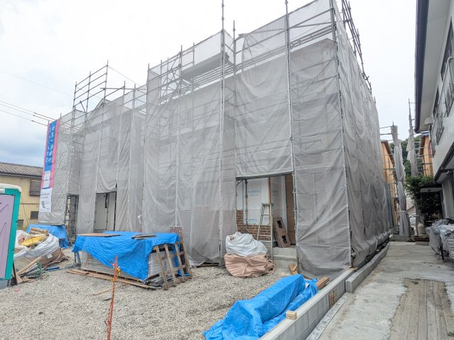 土浦市小松　第７　新築戸建て　１号棟の外観|【月々5万円台〜】
写真だけでは伝わらない快適さを、ぜひ現地で体感しませんか？
近隣のモデルハウスをご案内可能です！平日のご案内も可能です♪
お気軽にお問合せください！