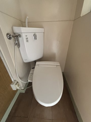 大石アパートのトイレ|ゆったりとした空間のトイレです