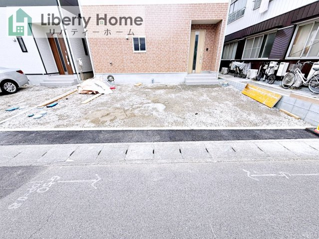 土浦市小松第7　新築戸建　１号棟の駐車場