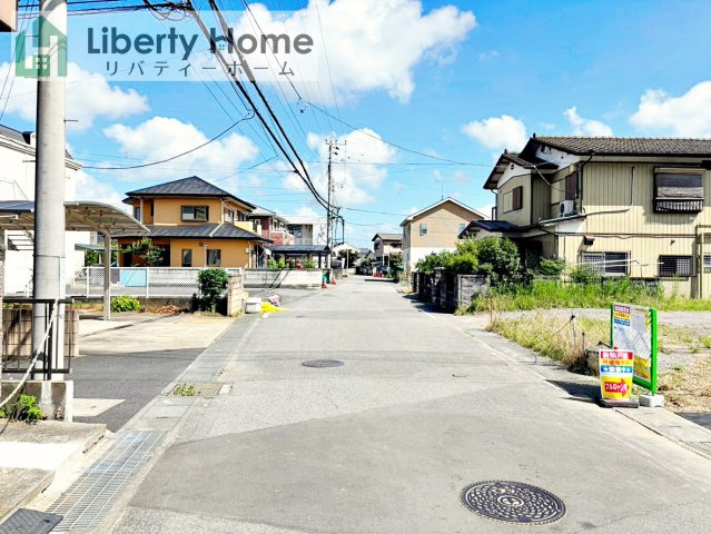 土浦市小松第7　新築戸建　１号棟の前面道路含む現地写真