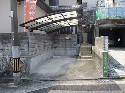 西区己斐上５丁目の駐車場