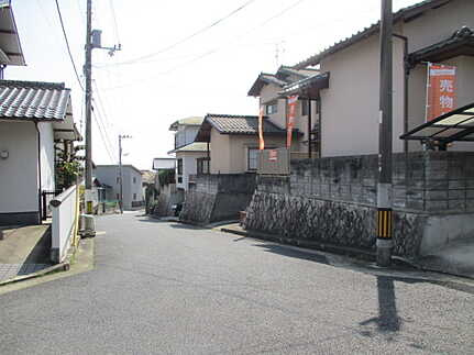 西区己斐上５丁目の前面道路含む現地写真