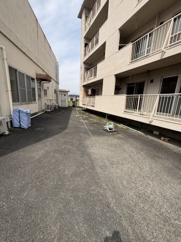 大石アパートの駐車場