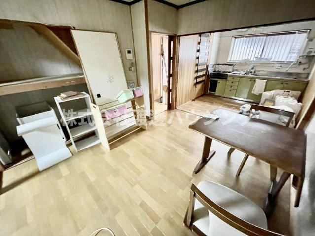 上新庄3丁目貸家の居間・リビング